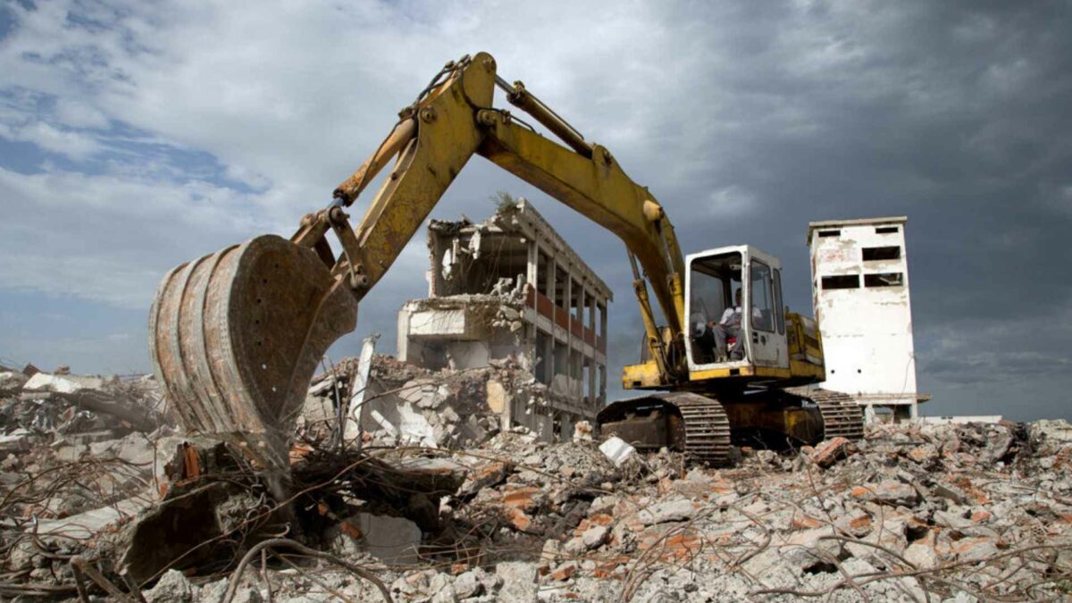 Construction Debris Removal Challenges, Methods, and Sustainability
